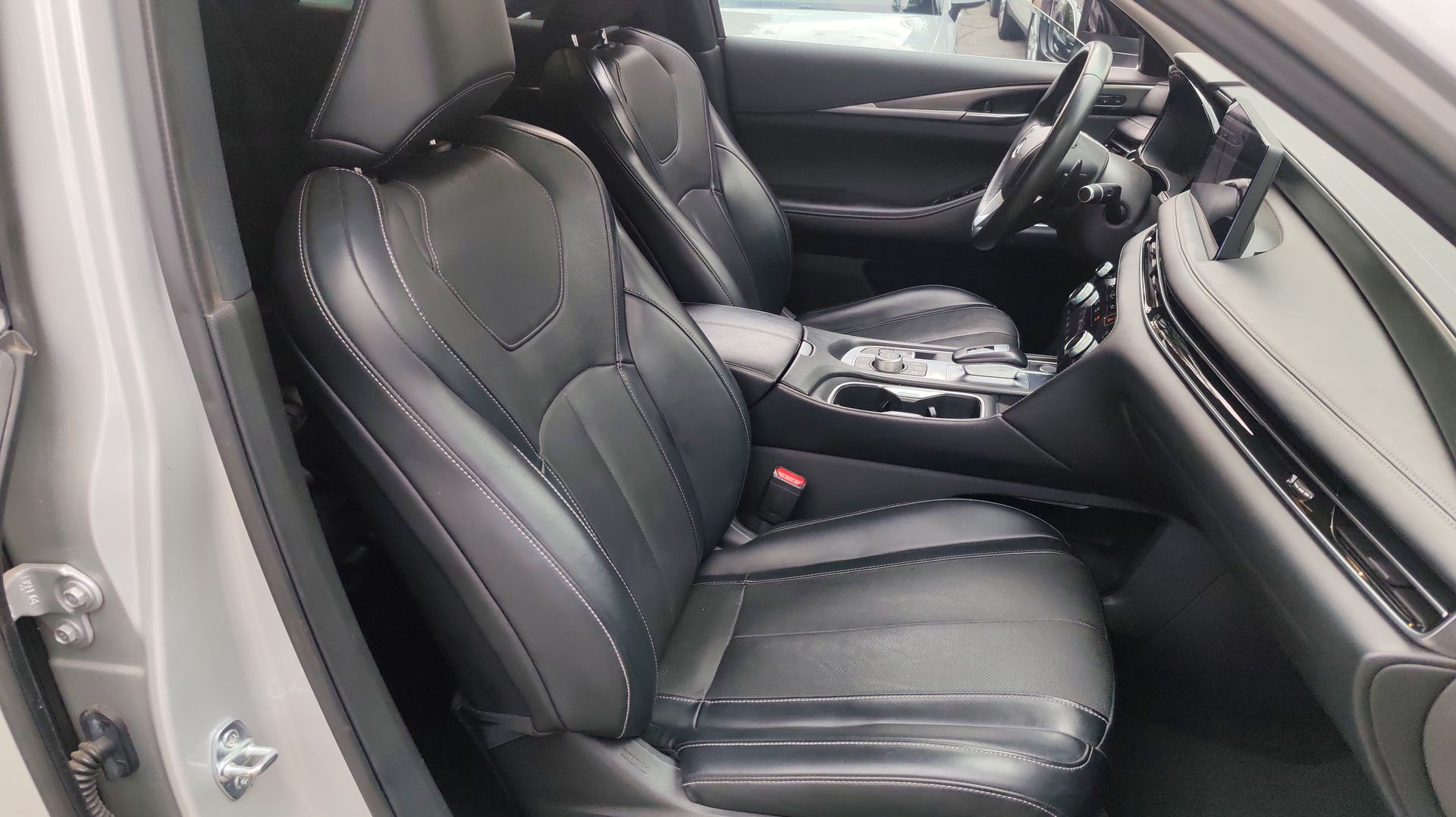2023 Nissan INFINITI 3.5L LUXE AWD 23
