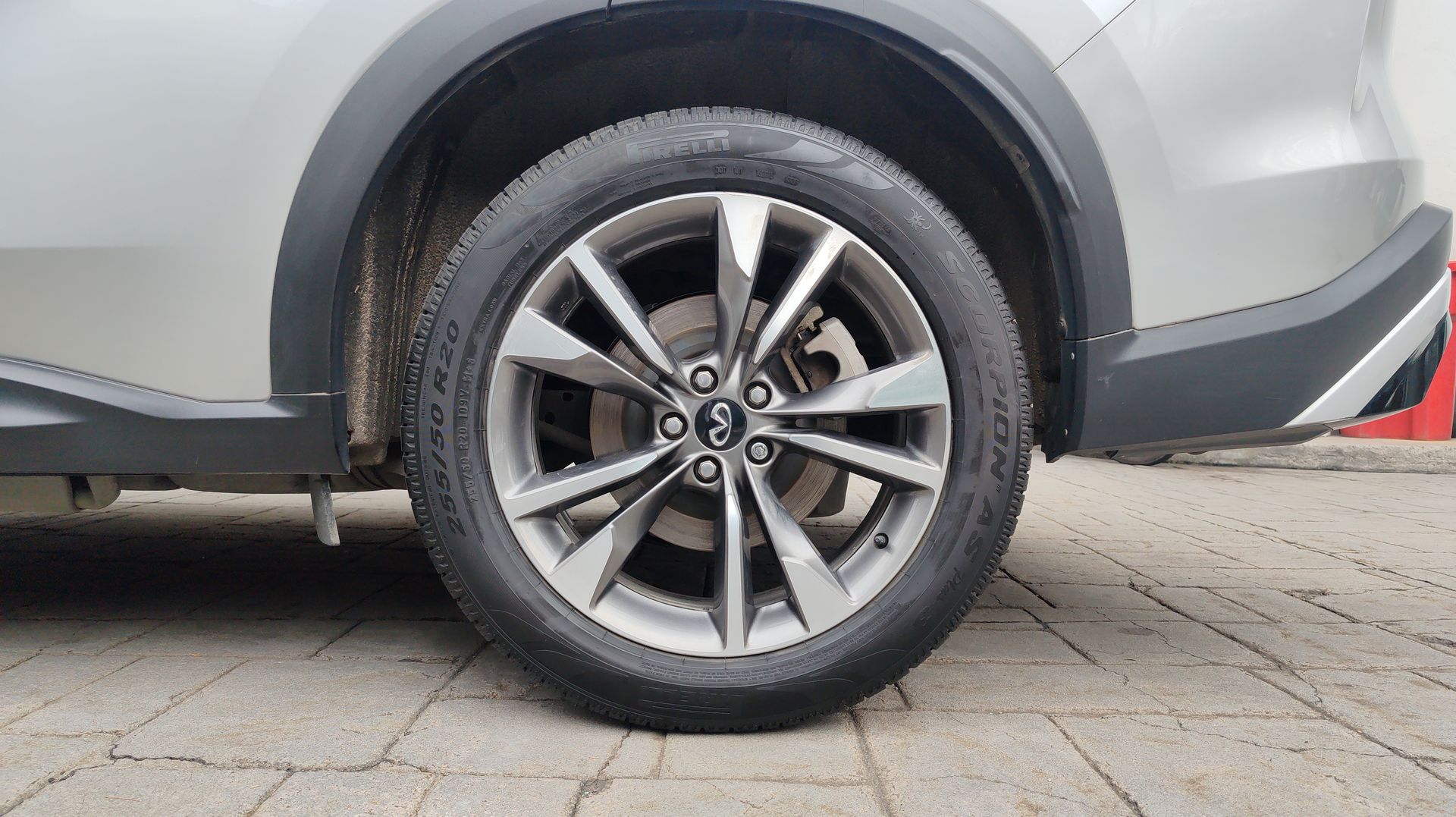 2023 Nissan INFINITI 3.5L LUXE AWD 23