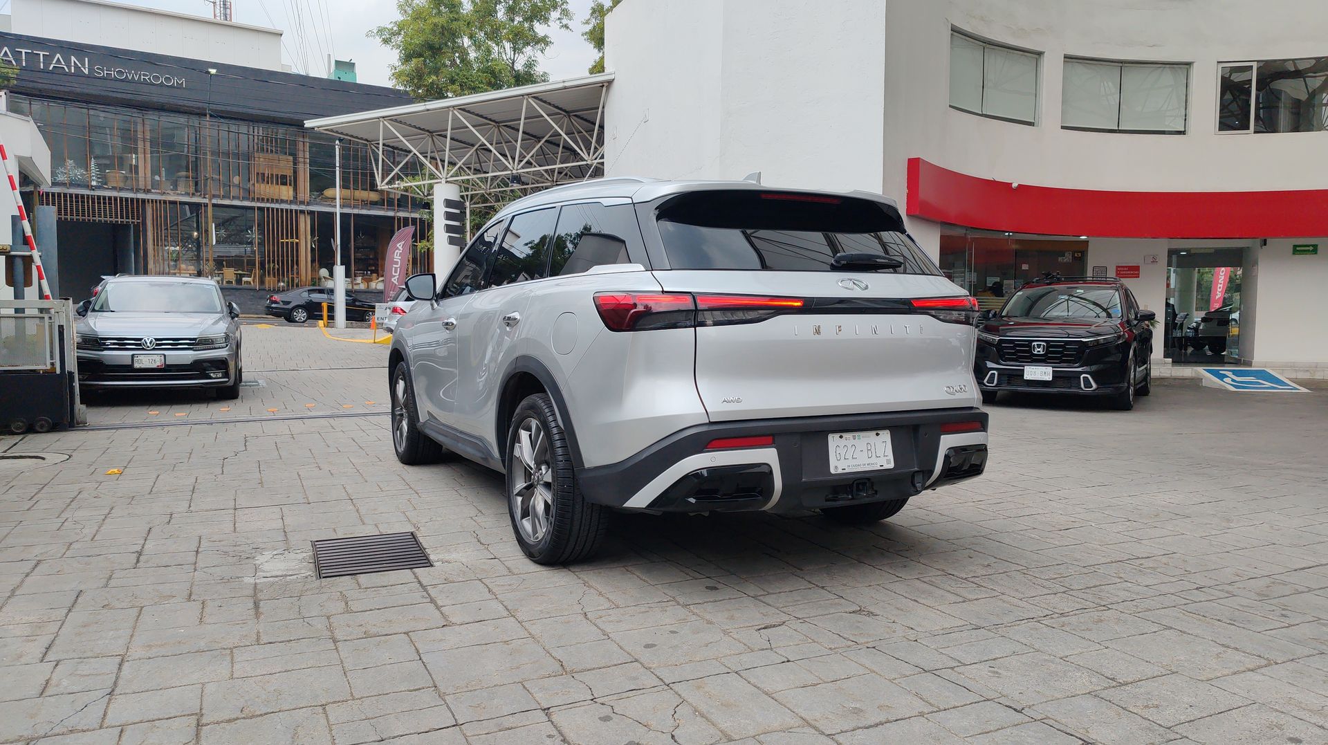 2023 Nissan INFINITI 3.5L LUXE AWD 23