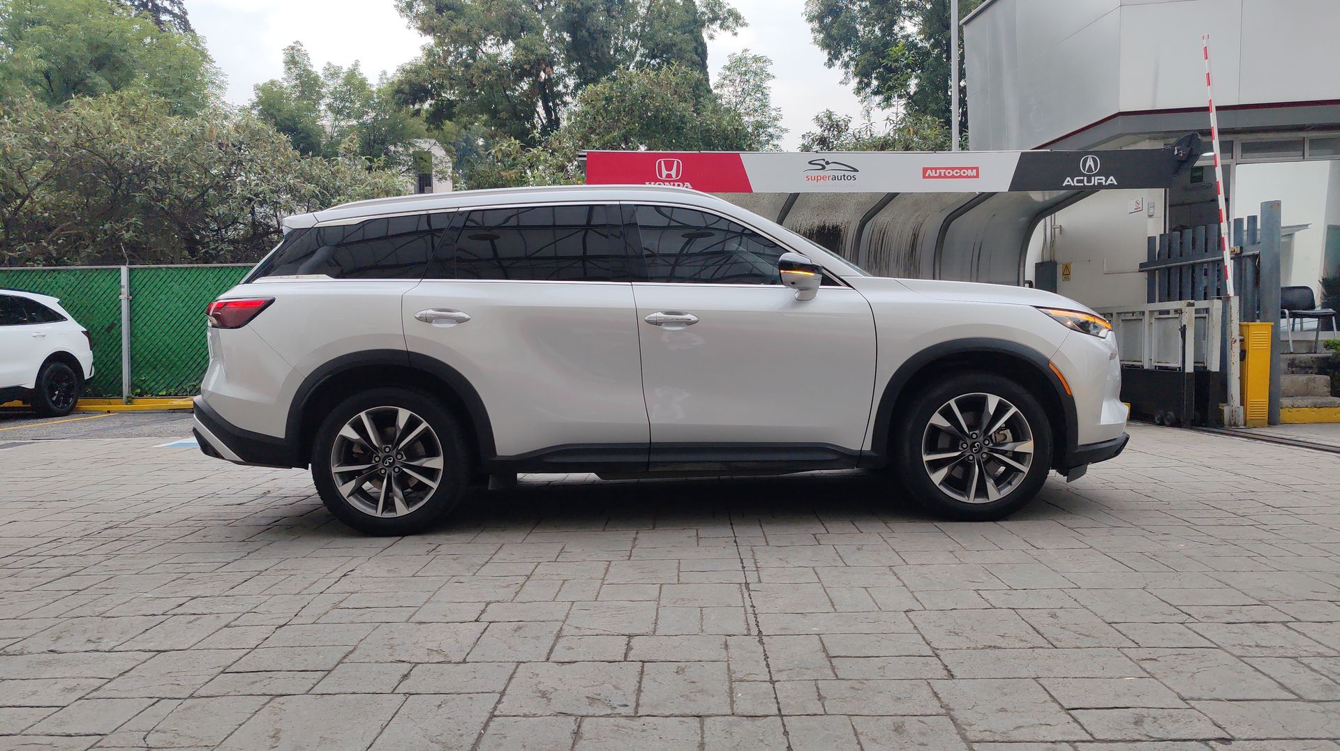 2023 Nissan INFINITI 3.5L LUXE AWD 23