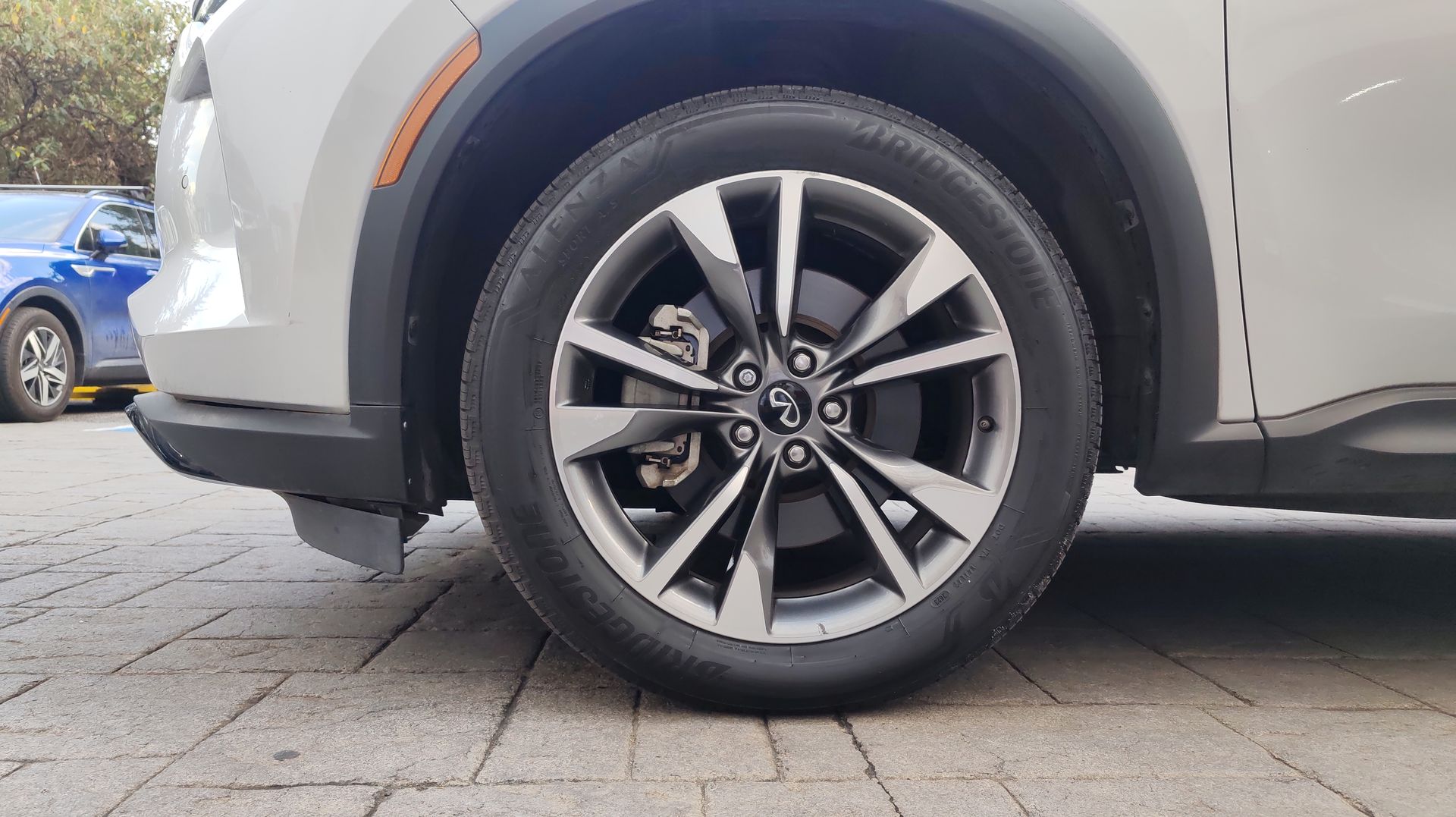 2023 INFINITI QX60 3.5L LUXE AWD 23