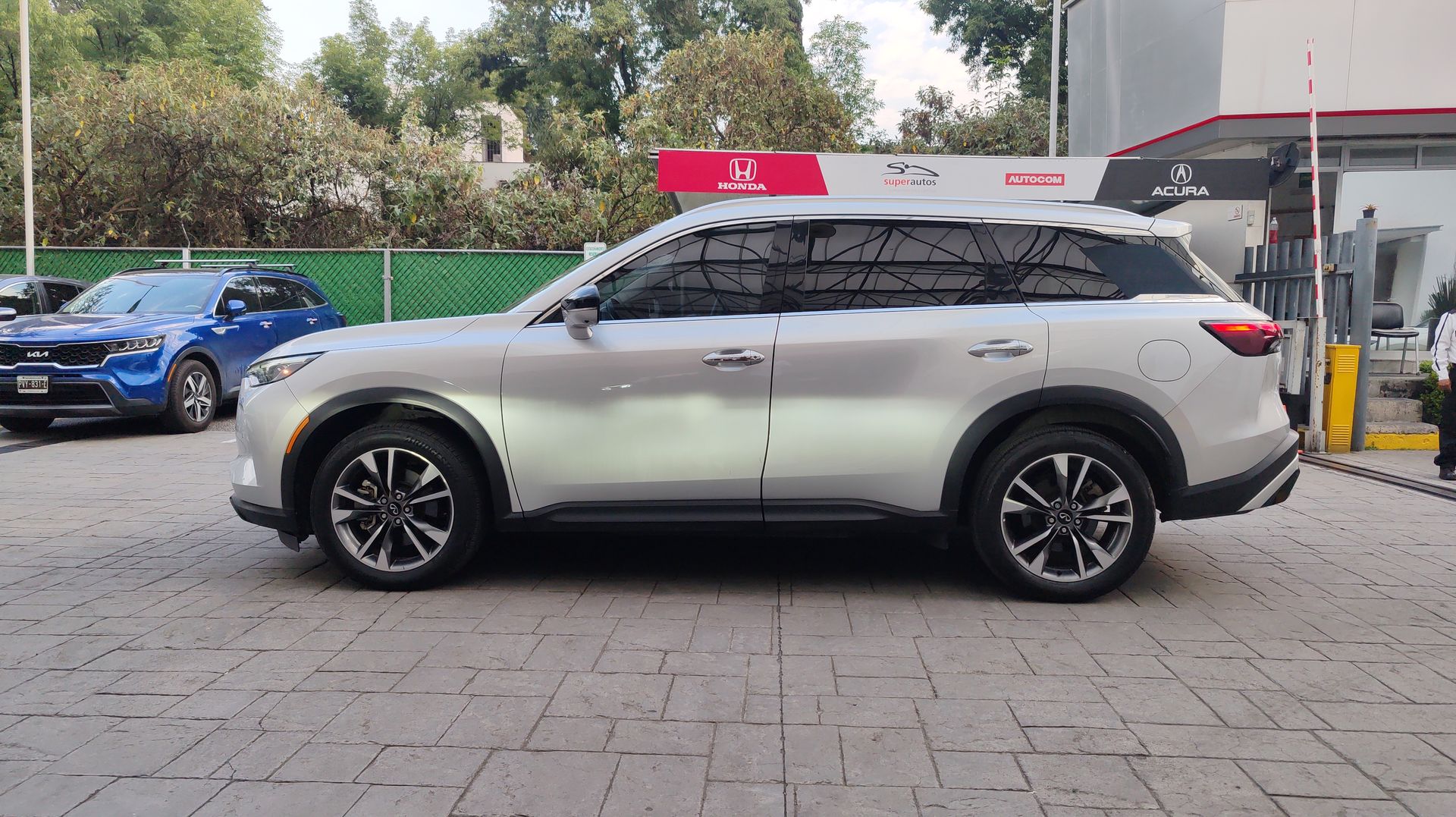 2023 INFINITI QX60 3.5L LUXE AWD 23