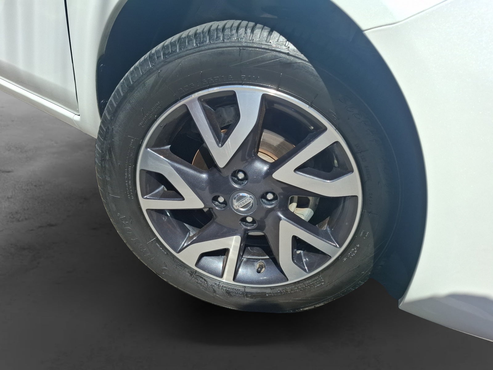 2019 Nissan VERSA ADVANCE AT AC